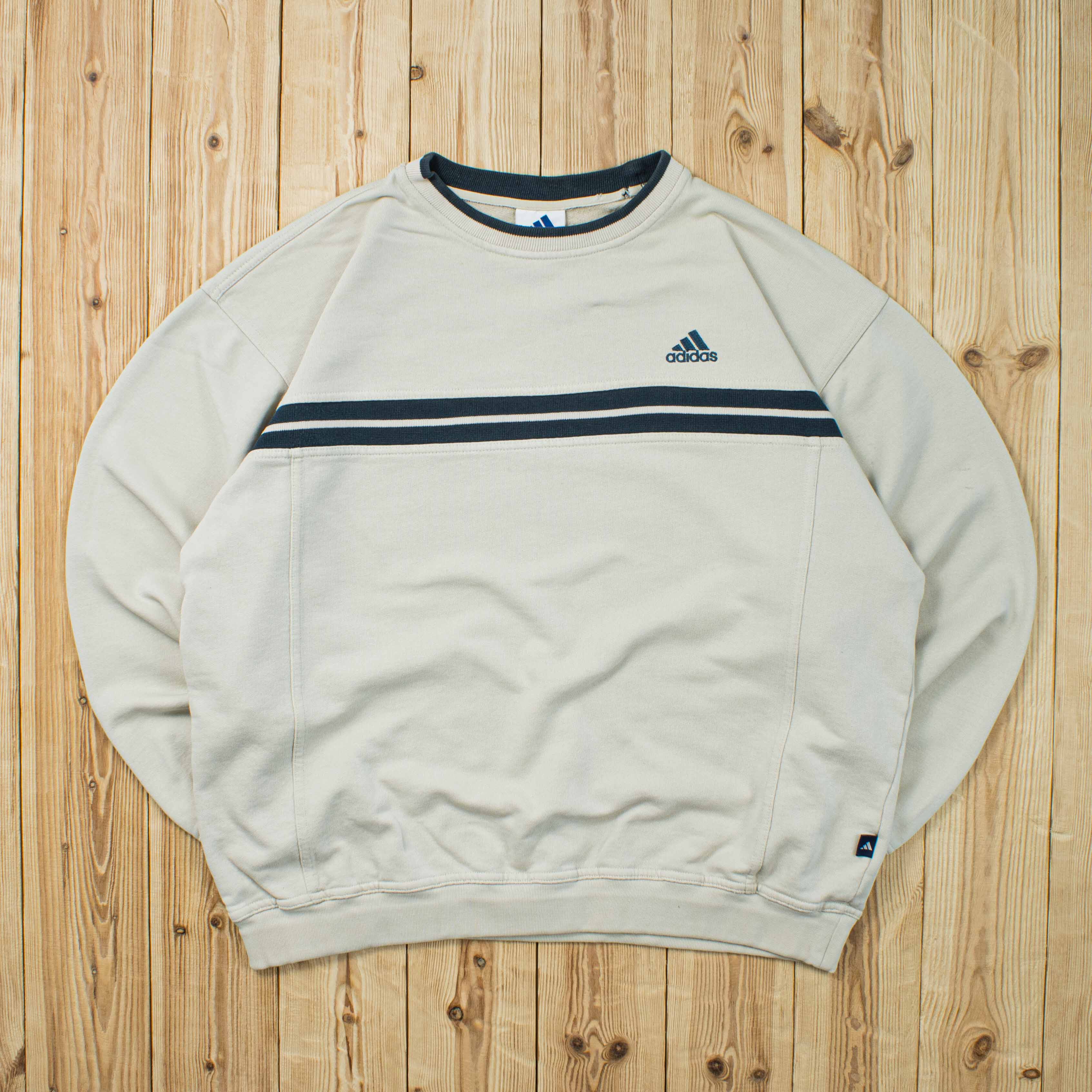 (L) Vintage Adidas Essential Embroidered Sweatshirt